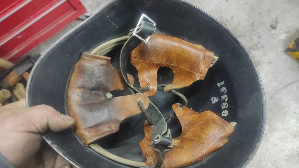 Каска мисля че е Щвеицарска