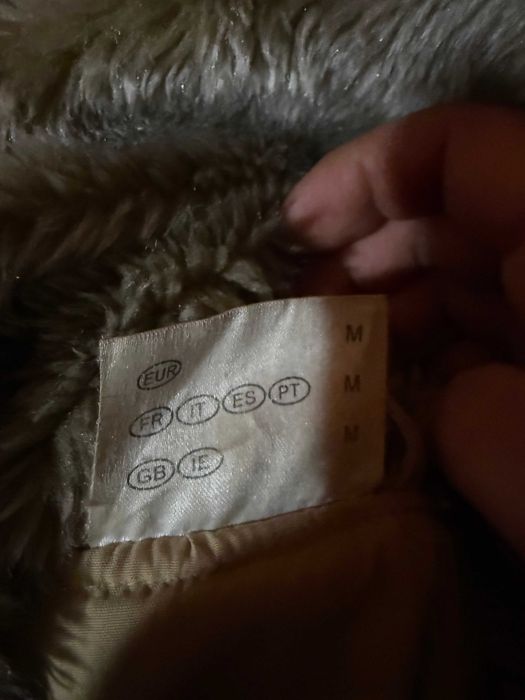 Vestă matlasată bej cu glugă și blană – True Fashion – mărimea M