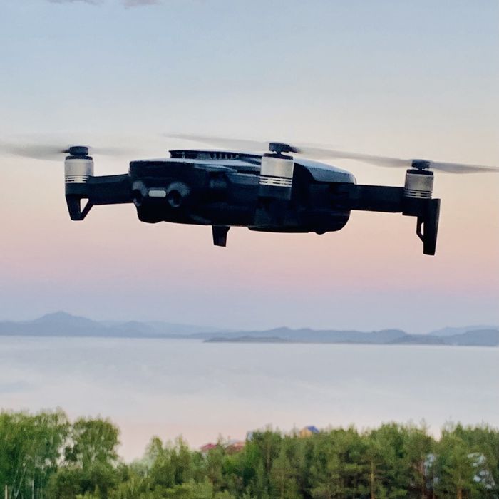 Продам дрон dji mavic air