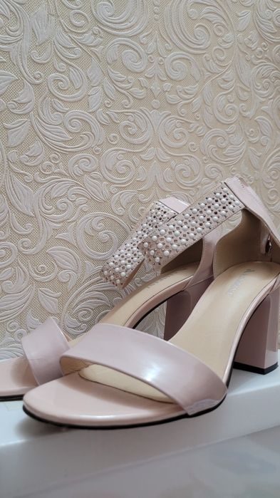 Продам Босоножки