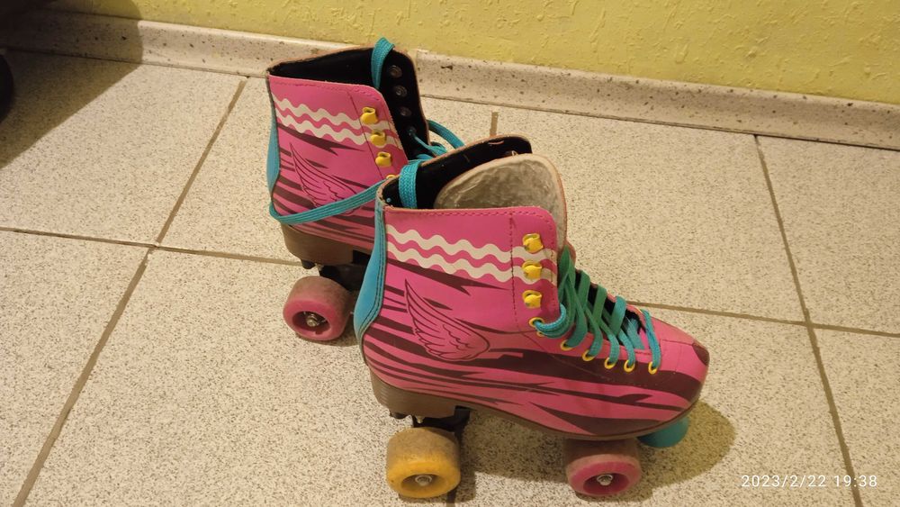 Продавам ролкови кънки Сой Луна 37 номер