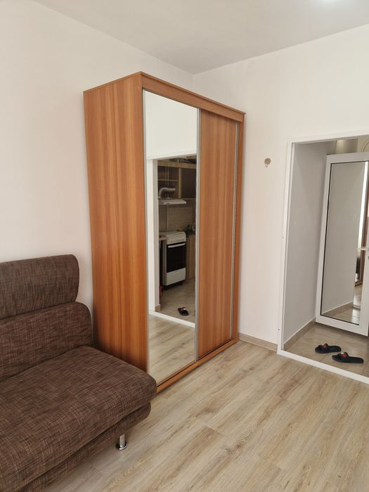 Închiriez garsoniera