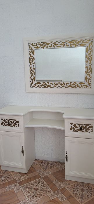 Продам комод с зеркалой