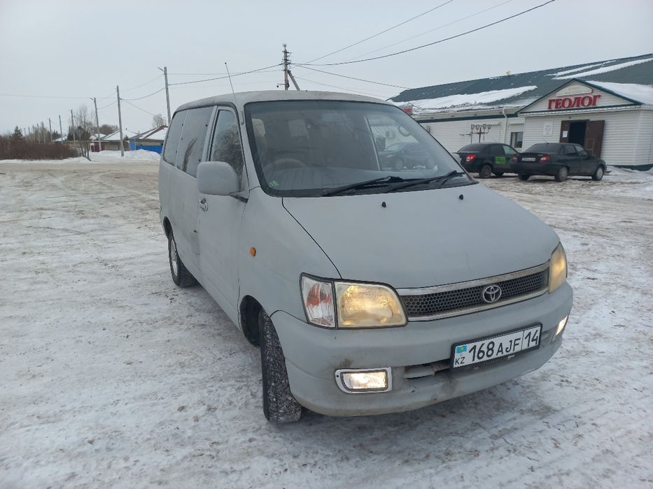 Тойота Ноах минивен