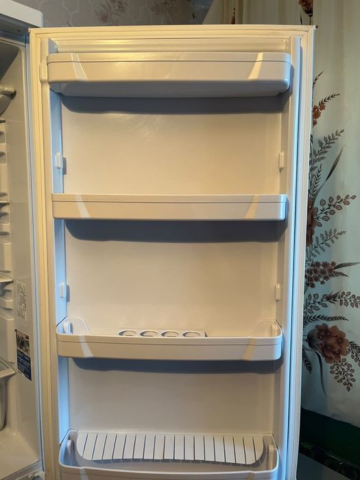 Холодильник indesit