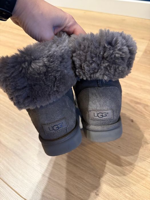 Ghete UGG originale din piele întoarsă gri, stare foarte bună