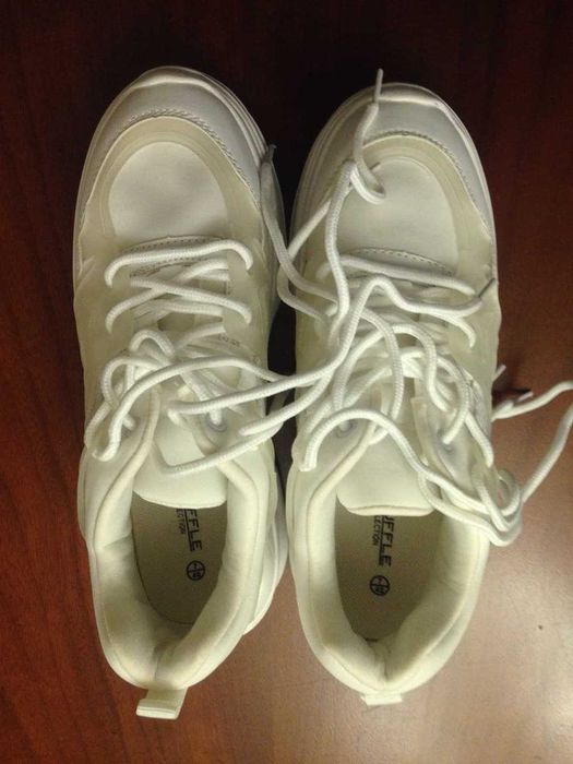 Кроссовки белые размер 39 новые