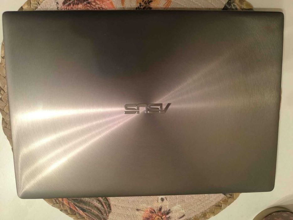 Лаптоп Asus 14" със зарядно