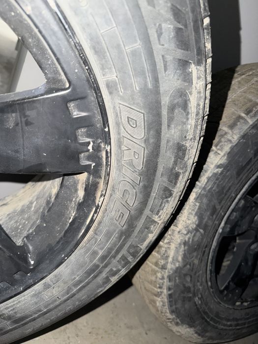 Продам диски с шинами 215/70 r16
