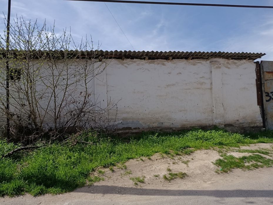 Мирабад.Куйлюк,Школа 215Участок .3 сотки фасад 111м