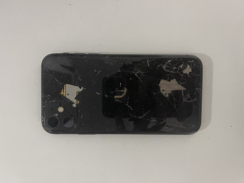 Продам айфон 11.