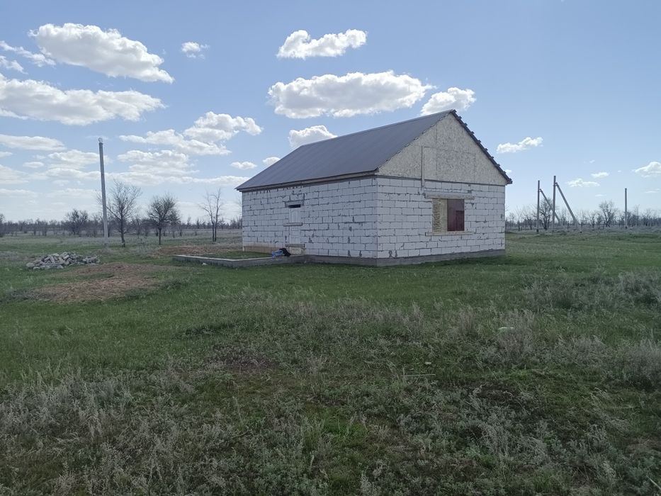 Продам не достроенный частный дом .