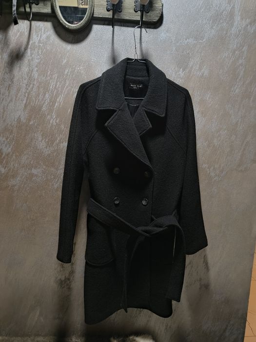 Черно вълнено палто