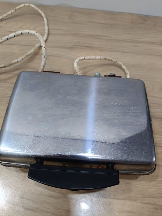 Вафельница Куряночка