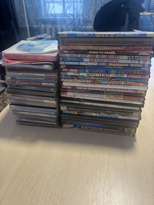 Диски с играми и фильмами