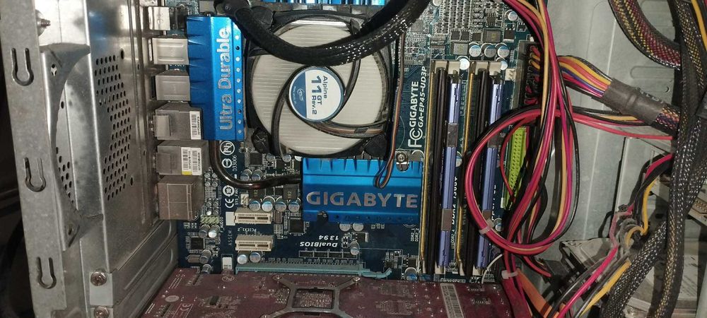 Продавам Легендарно дъно Gigabyte Technology EP45-UD3P +Xeon e5462