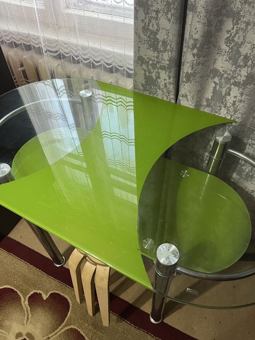 Продам столик зеленого цвета
