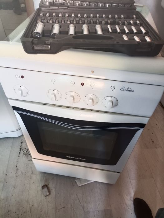 Продам холодильник и плиту