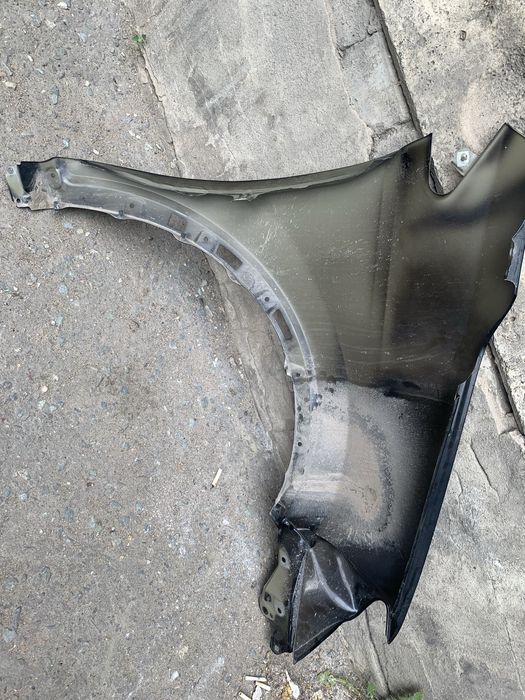 Продам два крыла от Рав4 2019 года