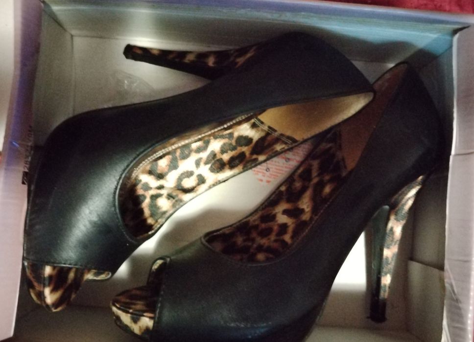 Модни дамски обувки