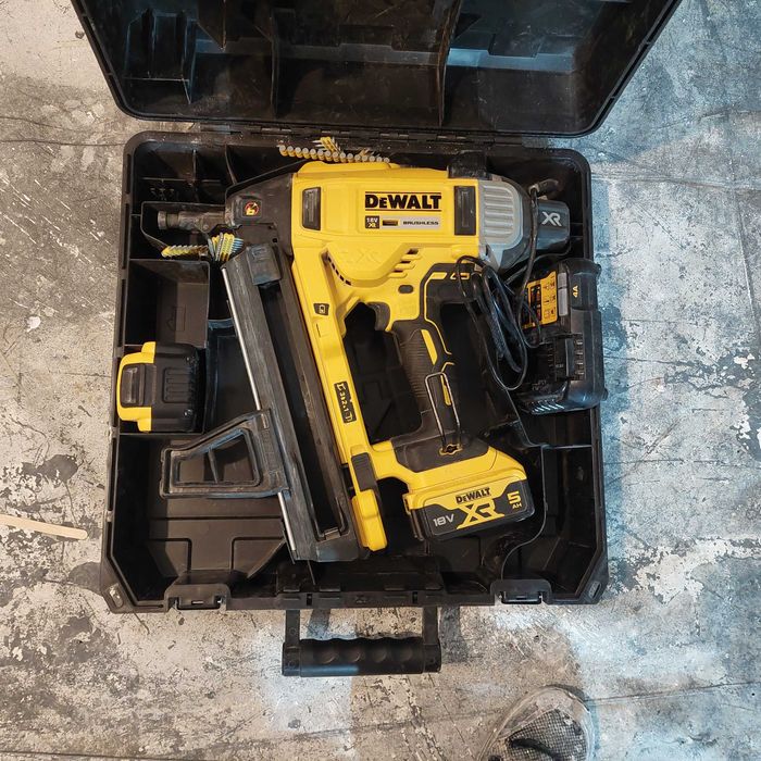 Ciocan Dewalt,aproape nou