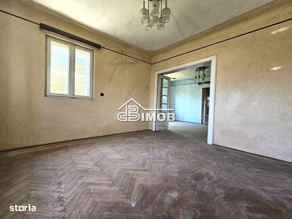 Casa cu 995 mp la Sosea - Viisoara
