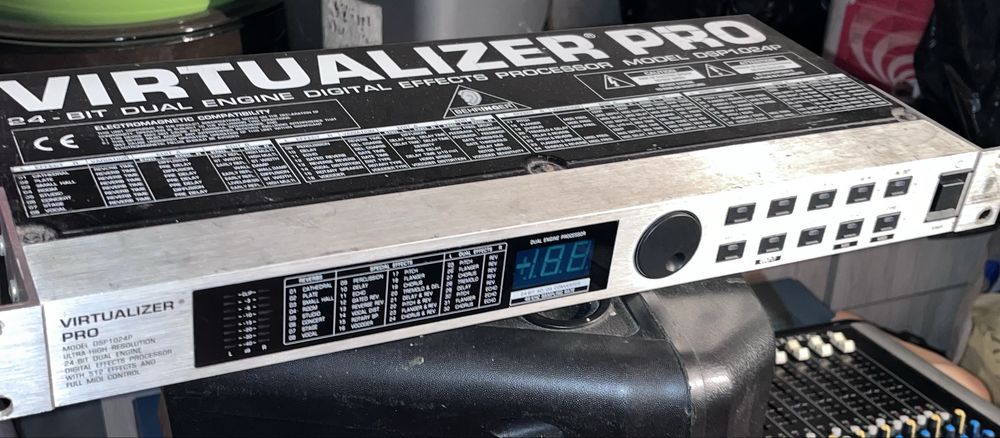 Behringer Effect Procesor DSP 1024 ефект процесор