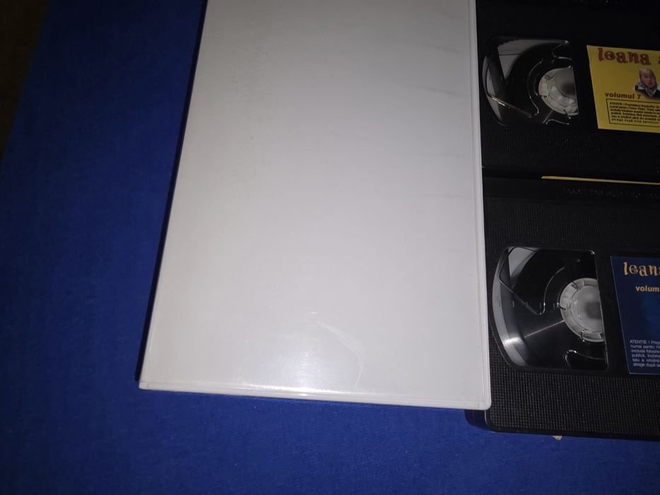 Pachet cu două caste video,vhs, cu grupul Vacanta mare, Leana și Costel, vol.7 și 10, 90 de lei, plus bonus
