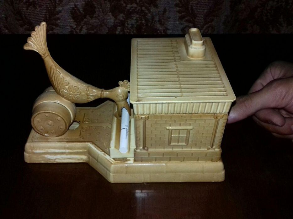 Старенькая винтажная сигаретница СССР