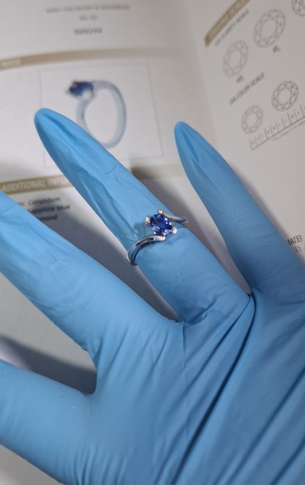 Inel aur alb  18 kt cu piatra sapphire