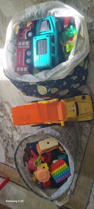 Игрушки разные машина конструкторы всё есть