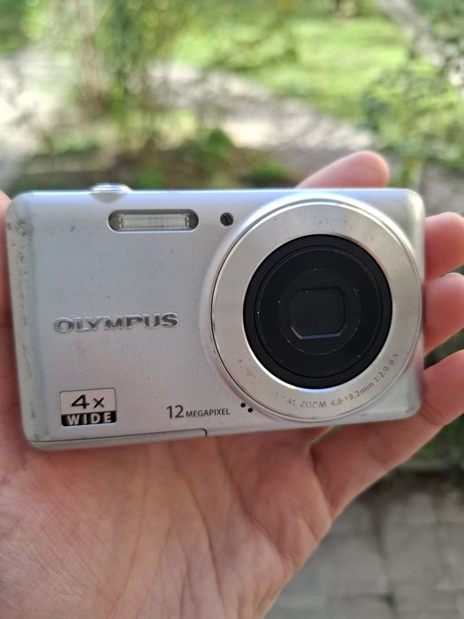 Компактен дигитален фотоапарат Olympus D-700, 12MP, 4 оптичен зум