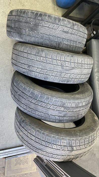Продам зимние шины 215/70/16