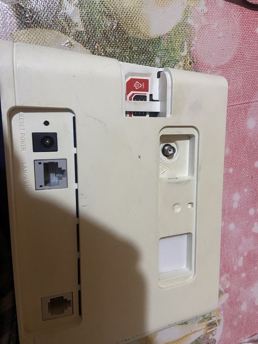 HUAWEI WIFI ROUTER   cu sim card