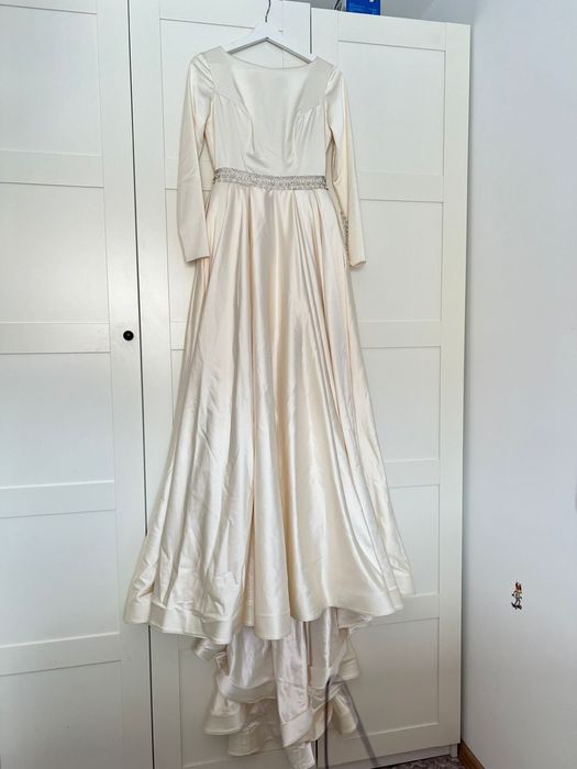 Атласное свадебное платье