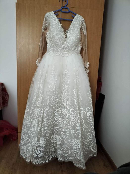 Vand rochie mireasa purtata in stare buna