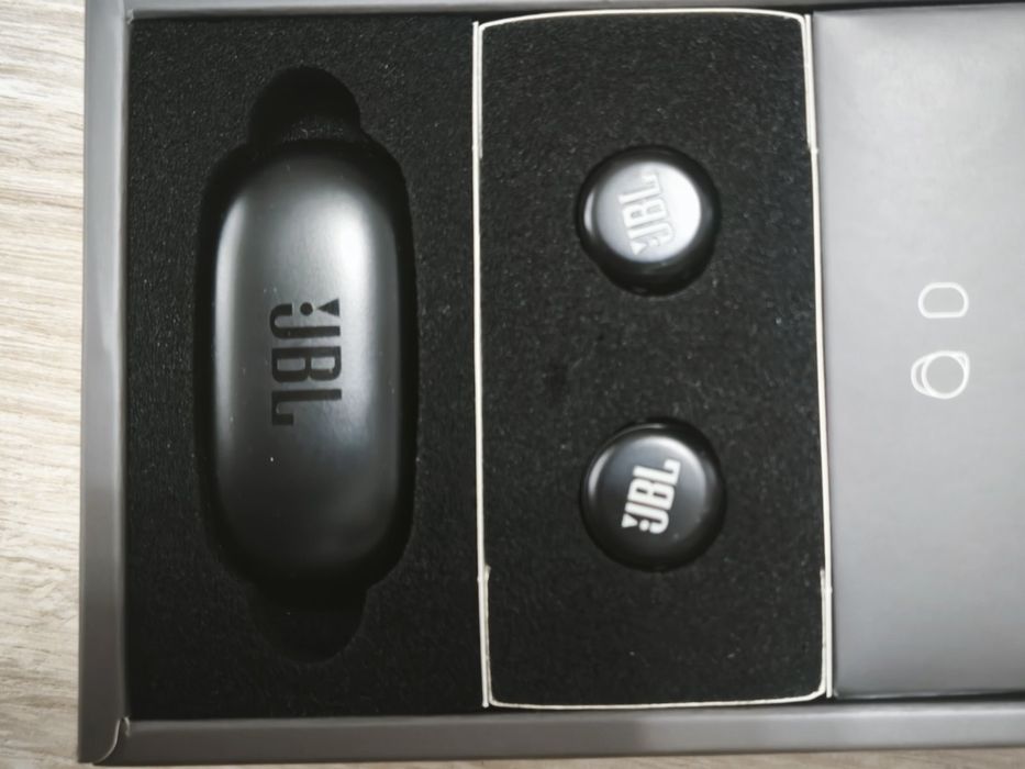 Безжични слушалки JBL Live free TWS