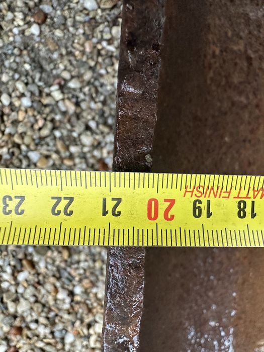 Troc/Recipient Hrana  animale-Doua bucati fier masiv de 1cm  grosime! Unul de 2m si unul de 1m