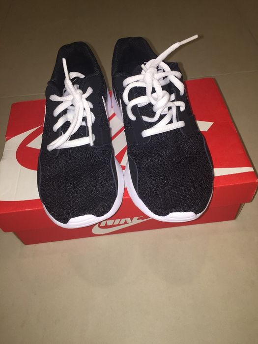 Incaltaminte sport Nike, nou, mar. 35,5 - REDUCERE de la 250 lei