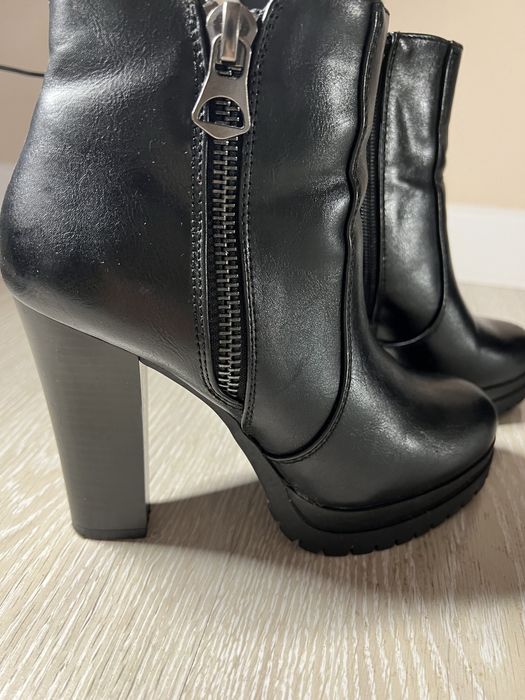 Полусапожки черные