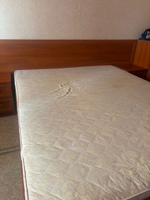 Продам двуспальную кровать