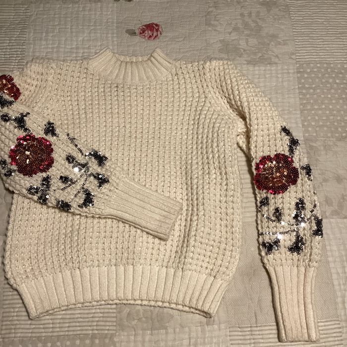 Разкошен пуловер с пайети и обемни ръкави