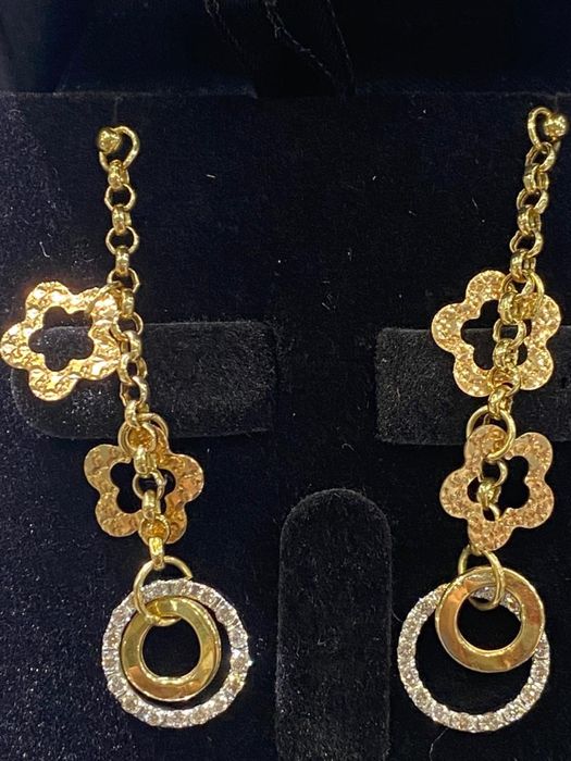 Продам серьги золотые с бриллиантами.