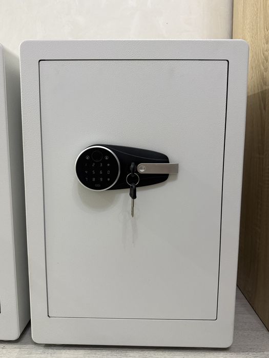 Сейф.