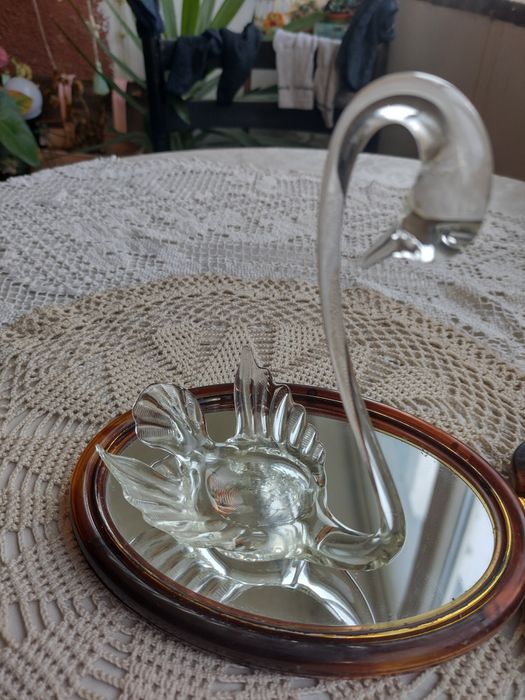 Красив стъклен лебед