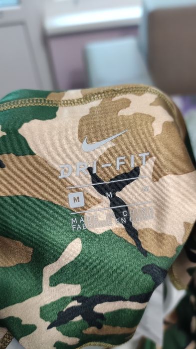 Дамски клин Nike size M камуфлажен в отлично състояние