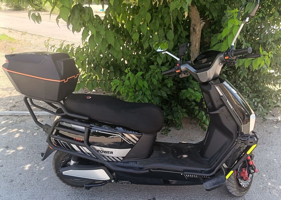 Продаётся электроскутер "LARGO MOTORS"