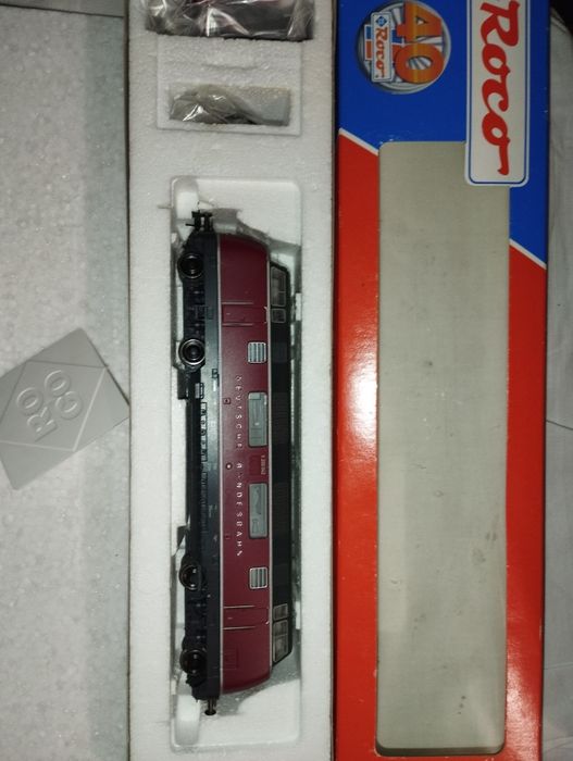 Дизелов локомотив Roco V200 HO 1/87