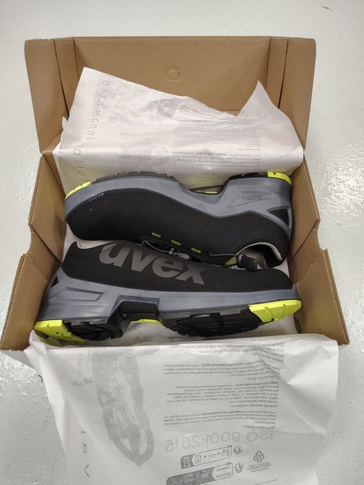 Bocanci Uvex marimea 44 negru