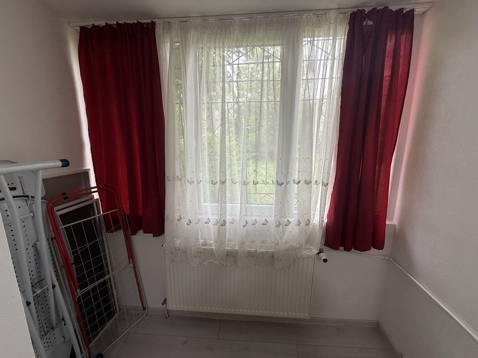 Apartament cu doua camere decomandat ,zona Nufarul
